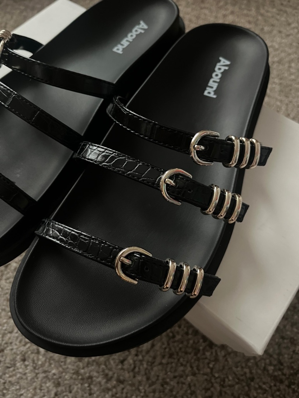 NEW WITH TAGS IN BOX! Abound abaimee black croco sandals size 8